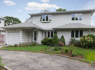 1220 Barry Dr S, Valley Stream, NY 11580