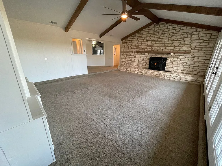 552 Lawson Ln — Photo 5
