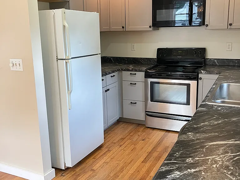 79 Locust Grove Rd — Photo 4