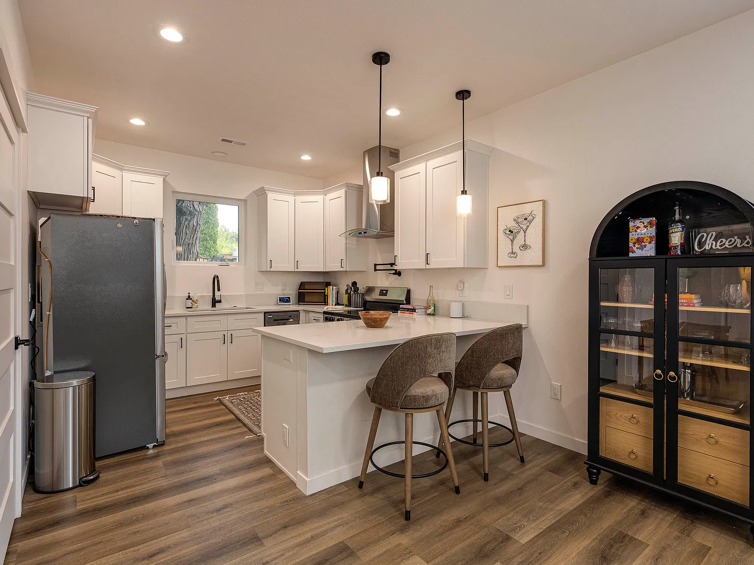 2 bed, 2.5 bath, 1350 sqft, $2,800 — Photo 2