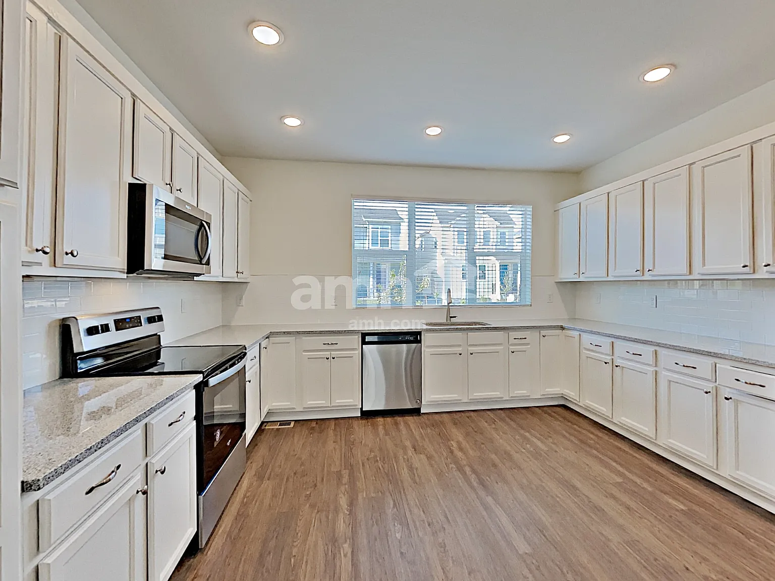 3 bed, 2.5 bath, 2019 sqft, $2,875 — Photo 4