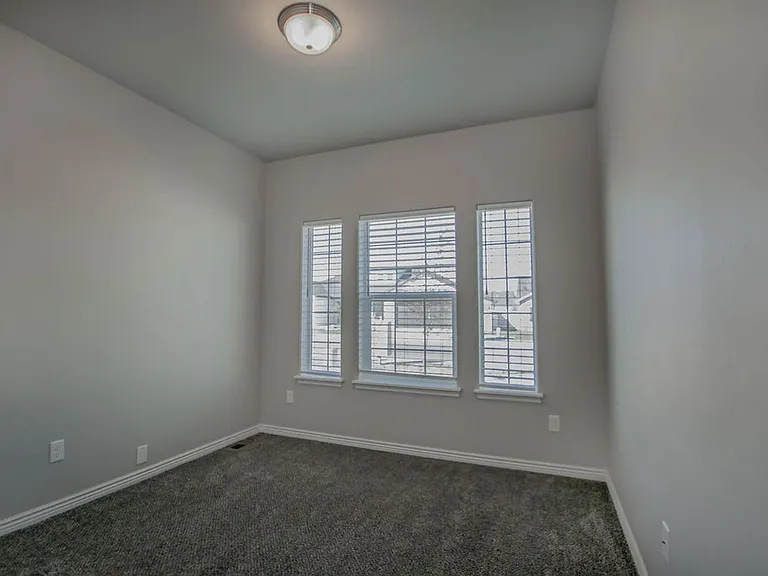 735 Shadowleaf Ave — Photo 10