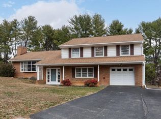 414 Rainbow Dr, Staunton, VA 24401