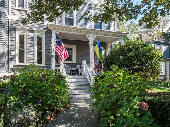 8 Cottage St APT 1, Newport, RI 02840