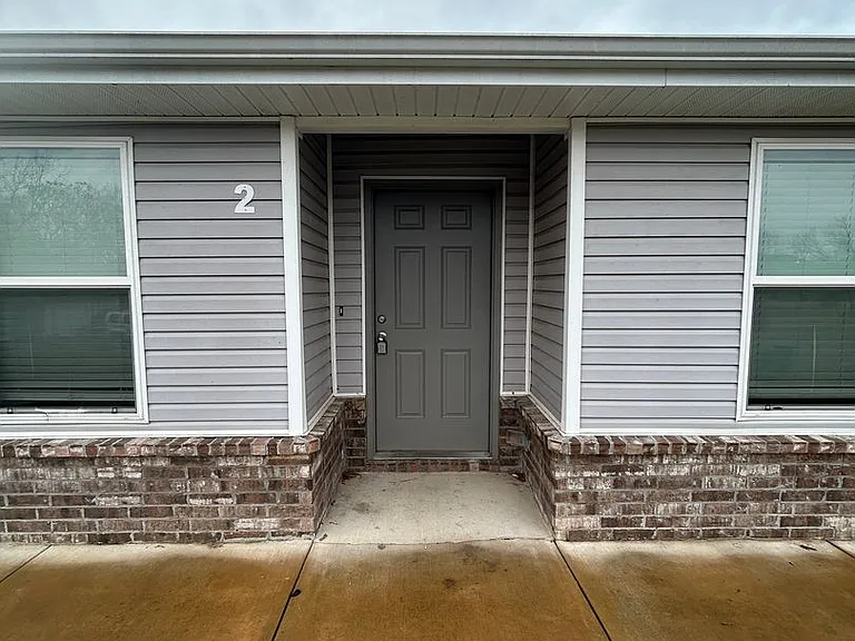 325 Westbrook Ct — Photo 1