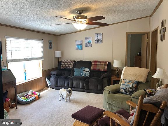 3rd image of 13 White Pine Dr