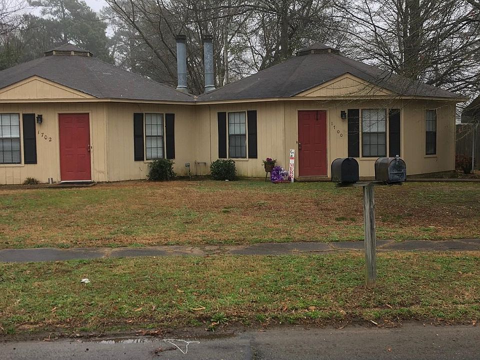 2nd image of 1700 Pecan St