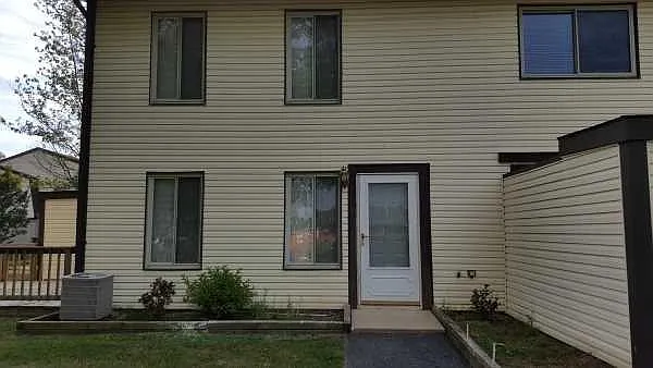 83 King Henry Circle — Photo 2
