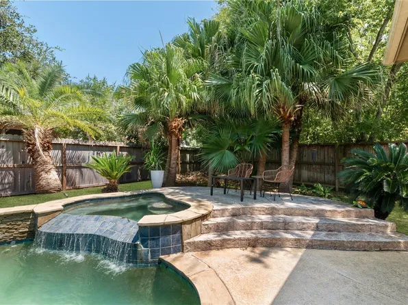 2525 W Ranch Dr, Friendswood, TX 77546