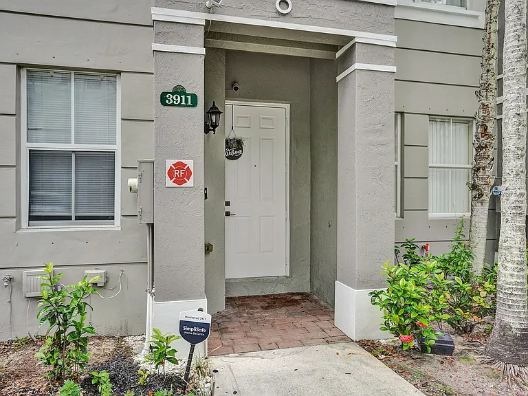 3911 Shoma Dr — Photo 44