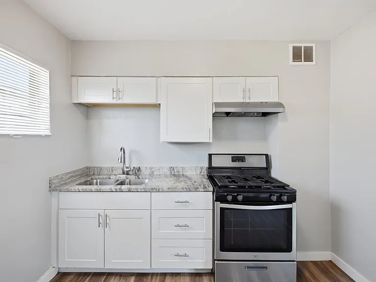2120 N Forgeus Ave #B — Photo 9