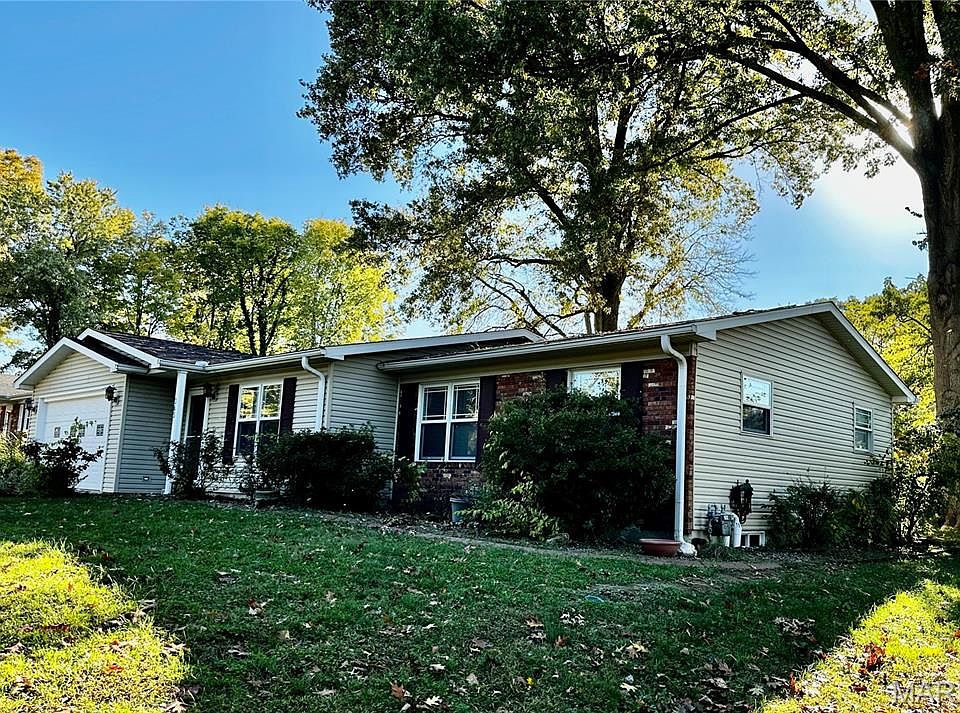 2nd image of 365 Nancy Ln