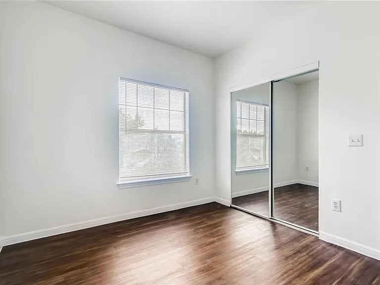 2320 Gracy Farms Ln — Photo 8