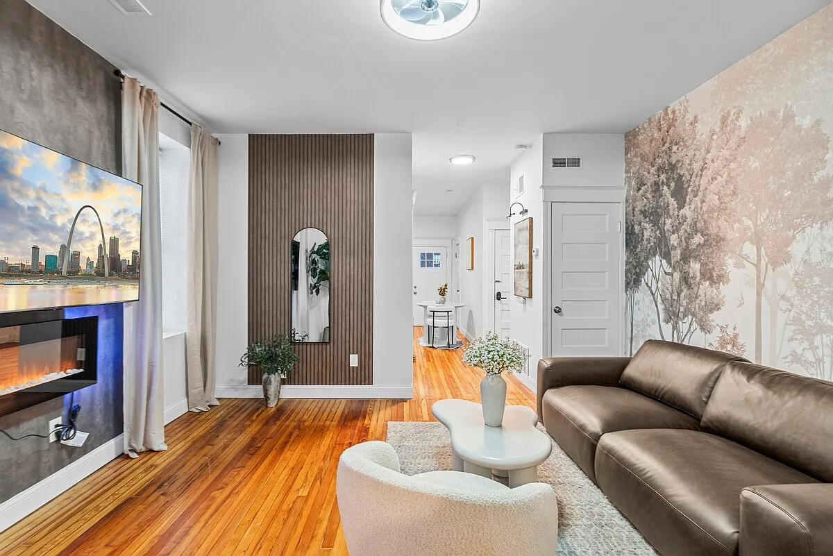 1 bed, 825 sqft, $2,100 — Photo 2