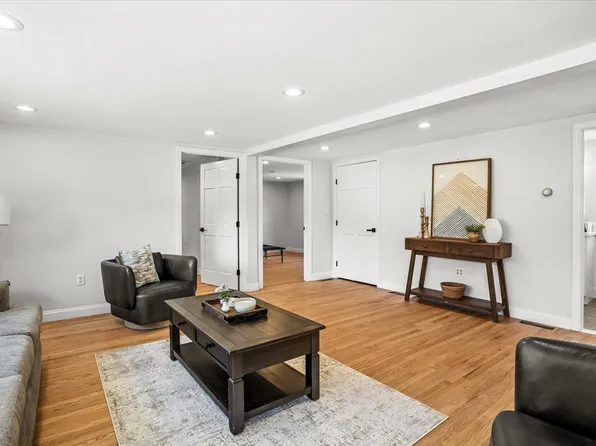 109 Maryland Rd, Tewksbury, MA 01876