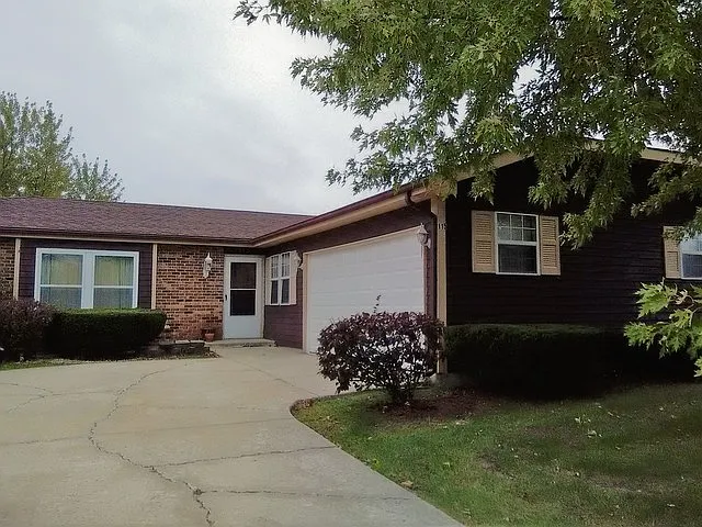 115 Willow Rd photo 1