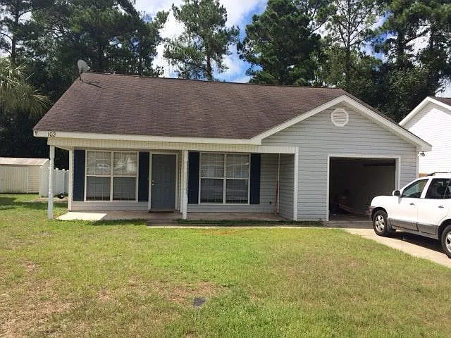 3 bed, 1174 sqft, $1,600 — Photo 1