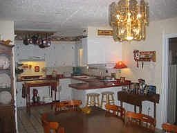 Kitchen & Dining Area