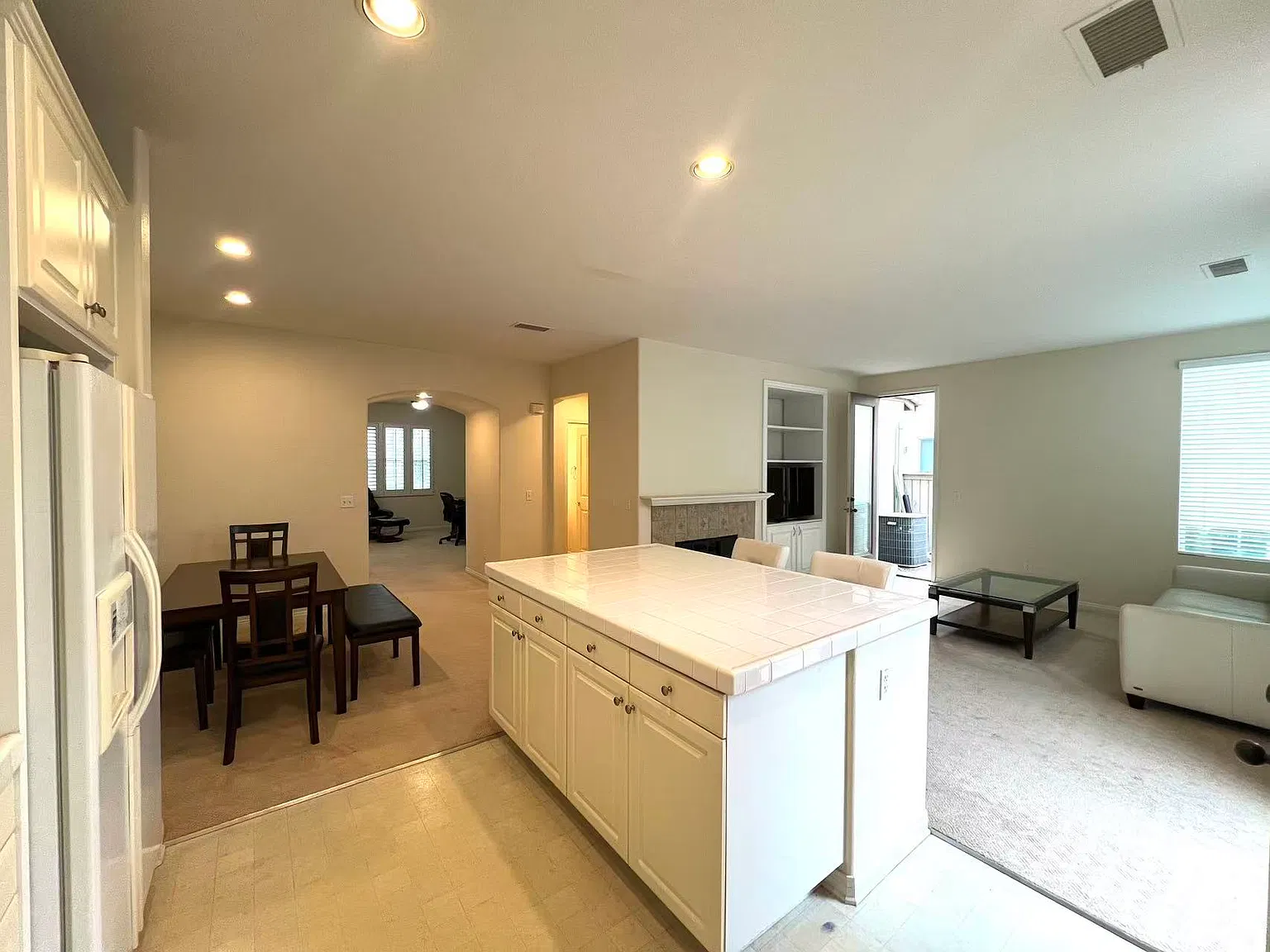 3 bed, 2.5 bath, 1861 sqft, $4,600 — Photo 4