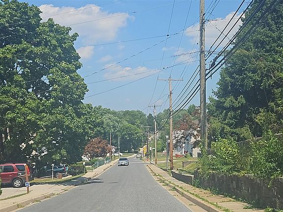 5th image of 5012 Sipple Ave