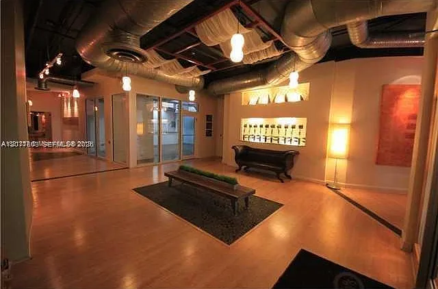 Neo Condo — Photo 4