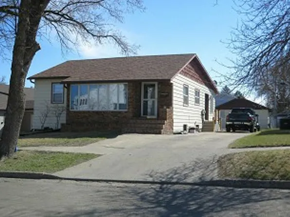 1111 1st St SW, Minot, ND 58701