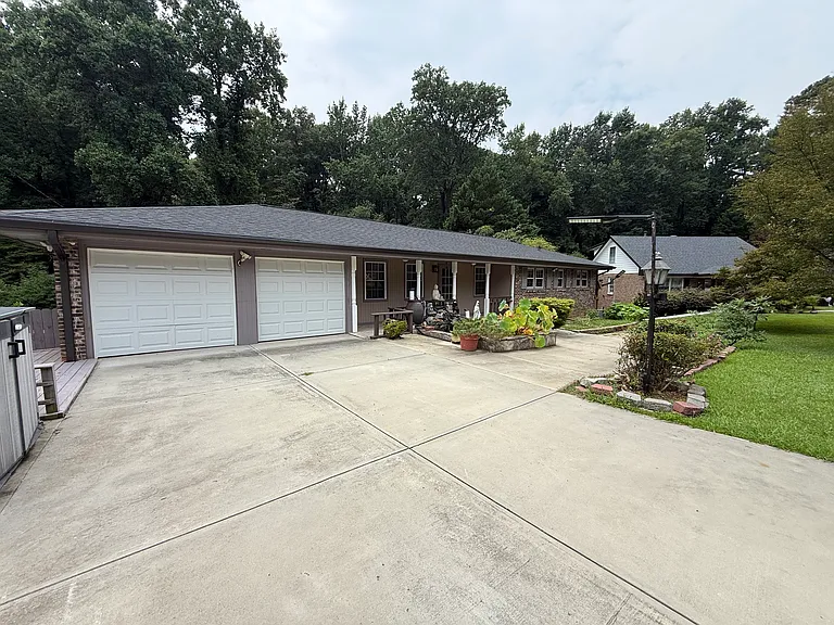 999 Payton Way — Photo 1