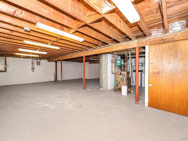 23 Princeton Dr — Photo 31