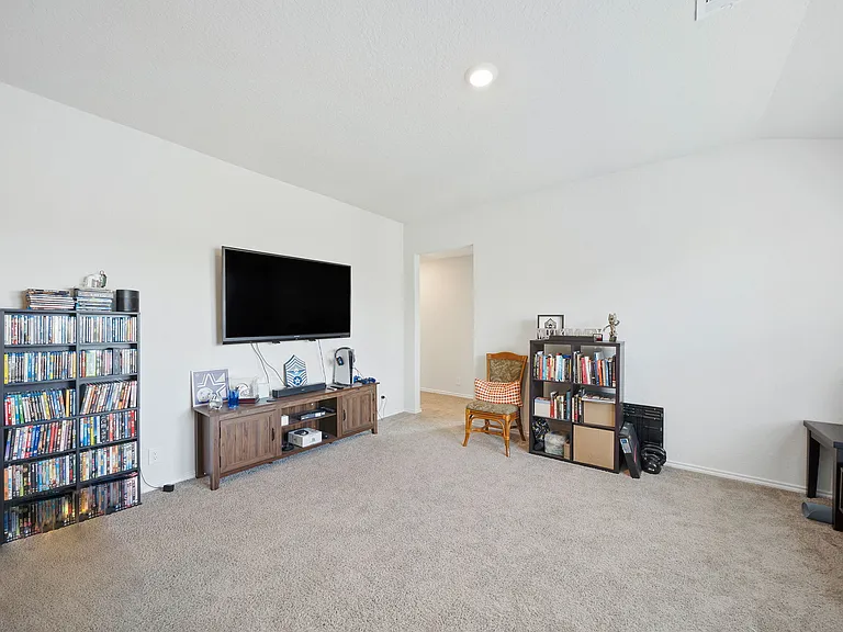 6630 Greensleeves — Photo 13