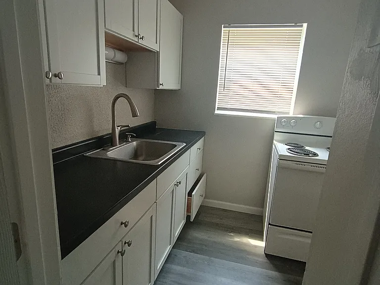 1202 E Walford Dr #11 — Photo 8