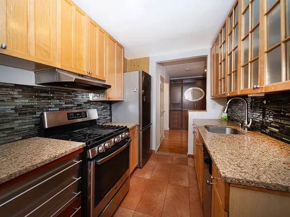 1717 East 18th Street image 4 of 14