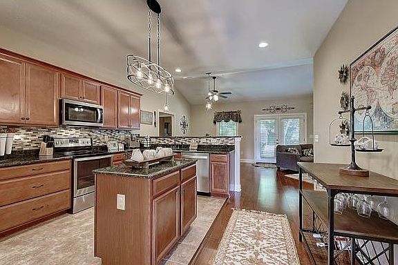 5th image of 443/449 Grovemont Pl