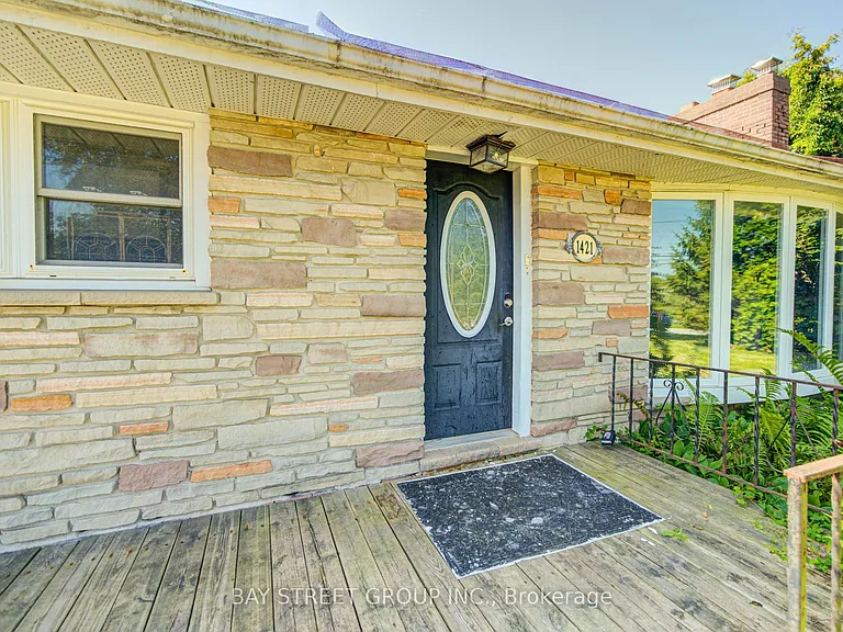 1421 Old Green Ln — Photo 5
