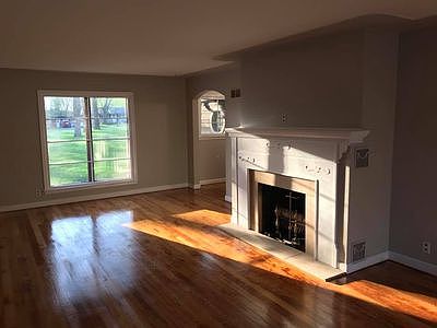 4th image of 2520 Albion Ave