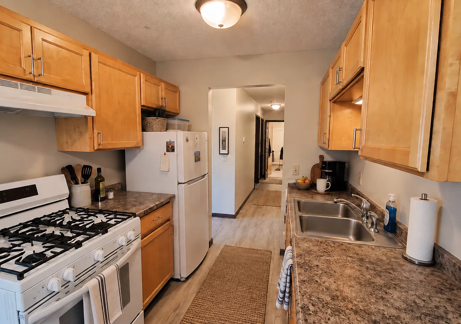 Twin Lakes Apartments — Photo 1