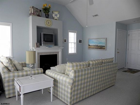 5th image of 238 Simpson Ave #2
