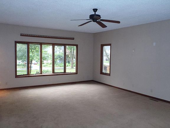 4th image of 212 S 11th St