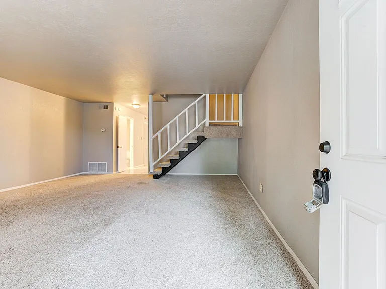 631 Welston Cir #631 — Photo 7