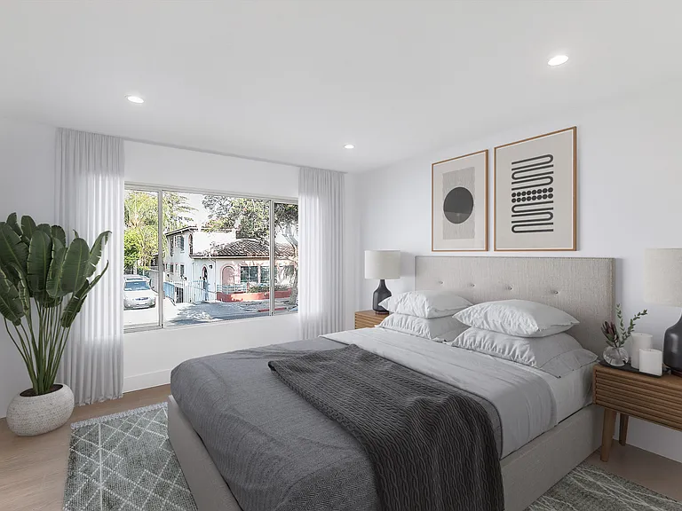 921 N Gardner St — Photo 3