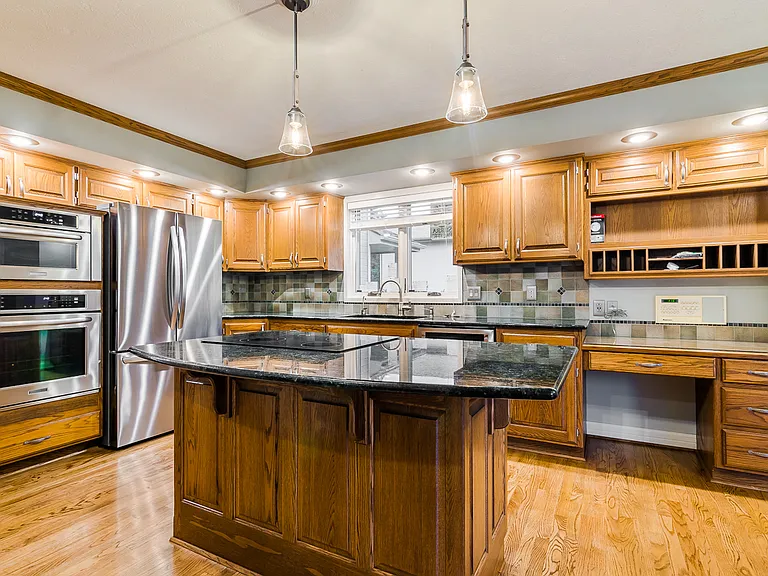 1108 Morgan Ln — Photo 12