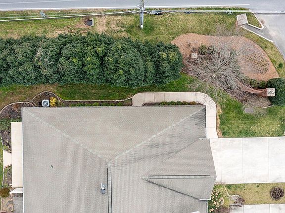 4th image of 7606 Lenox Trace Dr
