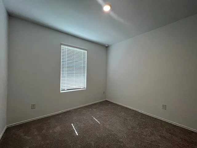 531 Paris St — Photo 26