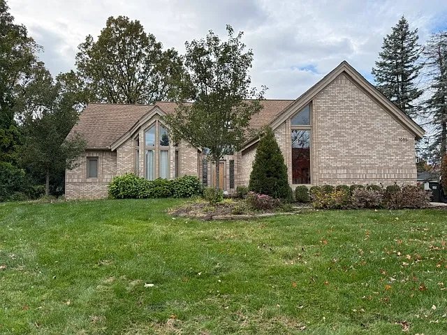 4 bed, 2.5 bath, 3324 sqft, $3,900 — Photo 3