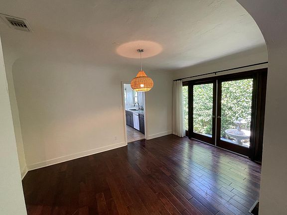 4th image of 2101 Veteran Ave