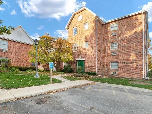 551 Leah Ln APT 3C, Woodstock, IL 60098