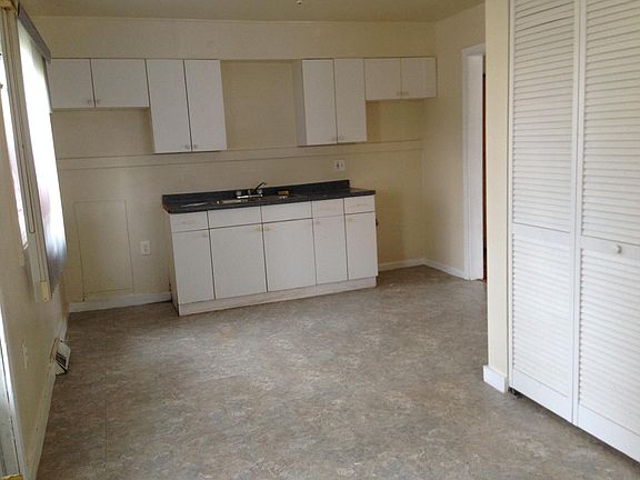 2nd image of 32415 Lapeer Dr