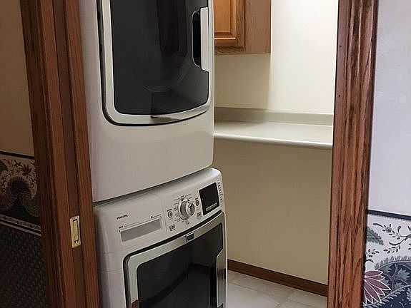 Upstairs washer/dryer 