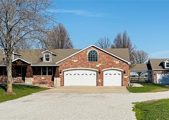 3rd image of 6 Jennifer Ln