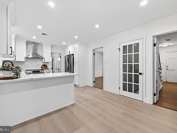 5th image of 21 Collegeview Dr
