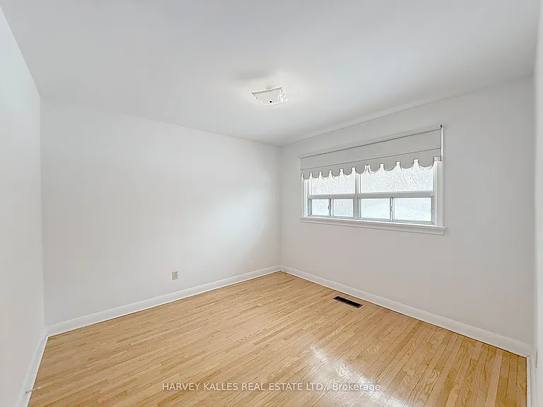 214 Dixon Rd — Photo 8